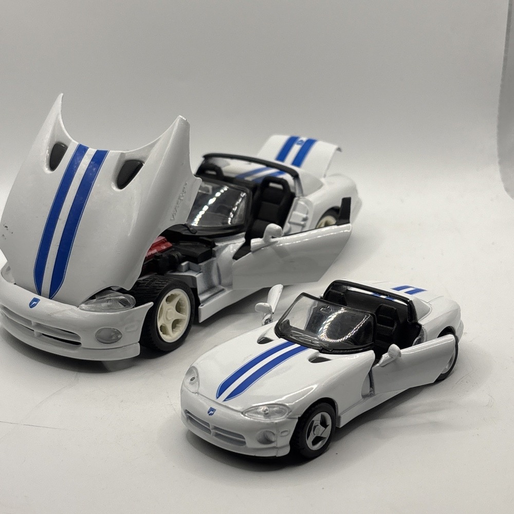 Maisto Dodge Viper GTS Coupe White/RT10 Blue Stripes 1 :24 Die Cast And 1:39 Lot